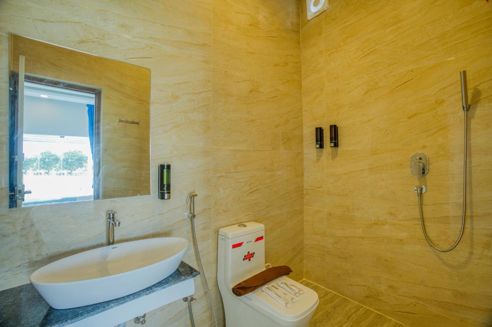 Seaborne Beach Resort Auroville Buitenkant foto